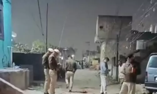 Faridabad में पति ने सड़क पर 30 साल की महिला की गोली मारकर हत्या Faridabad में पति ने सड़क पर 30 साल की महिला की गोली मारकर हत्या