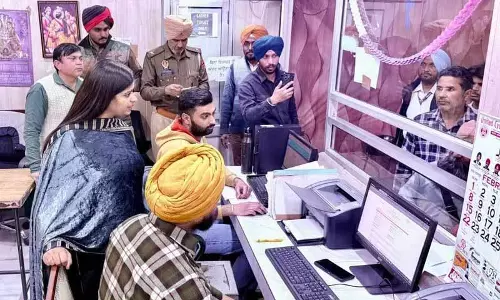 Ludhiana के मेयर ने गिल रोड पर एमसी के जोन सी ऑफिस का निरीक्षण किया Ludhiana के मेयर ने गिल रोड पर एमसी के जोन सी ऑफिस का निरीक्षण किया