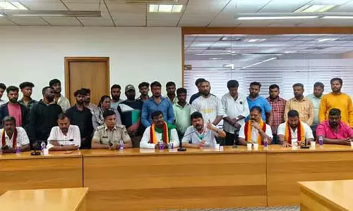 Harohalli : कन्नड़ के अपमान पर लेक्चरर ने माफी मांगी Harohalli : कन्नड़ के अपमान पर लेक्चरर ने माफी मांगी