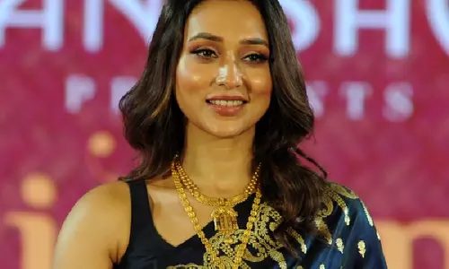 Mimi Chakraborty विवाद गहराया, इवेंट ऑर्गेनाइज़र ने दर्ज कराई FIR Mimi Chakraborty विवाद गहराया, इवेंट ऑर्गेनाइज़र ने दर्ज कराई FIR