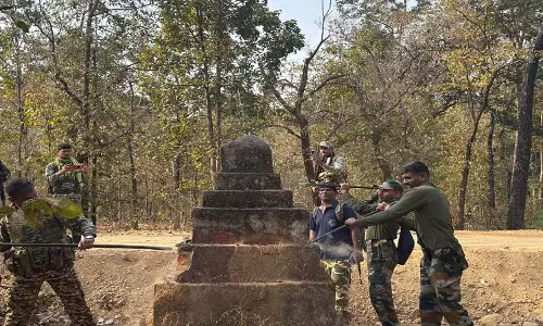 CG BREAKING: सुरक्षाबलों की बड़ी कार्रवाई, नक्सलियों से जुड़े 44 स्मारक ध्वस्त CG BREAKING: सुरक्षाबलों की बड़ी कार्रवाई, नक्सलियों से जुड़े 44 स्मारक ध्वस्त
