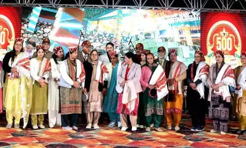 Mandi में चौथी सांस्कृतिक संध्या के दौरान वीर नारियों और वीर माताओं को सम्मानित किया गया Mandi में चौथी सांस्कृतिक संध्या के दौरान वीर नारियों और वीर माताओं को सम्मानित किया गया