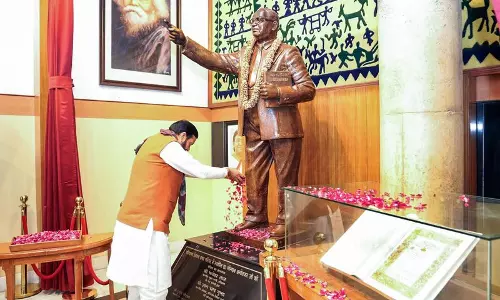 Haryana विधानसभा ने नेताओं और शहीदों को श्रद्धांजलि दी Haryana विधानसभा ने नेताओं और शहीदों को श्रद्धांजलि दी