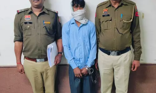 Gurugram में पड़ोसी ने 3 साल की बच्ची के साथ रेप किया और फिर उसकी हत्या कर दी Gurugram में पड़ोसी ने 3 साल की बच्ची के साथ रेप किया और फिर उसकी हत्या कर दी