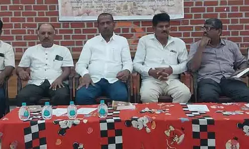 Kolar : पोल्ट्री किसानों का शोषण हो रहा है, सुरक्षा की मांग Kolar : पोल्ट्री किसानों का शोषण हो रहा है, सुरक्षा की मांग