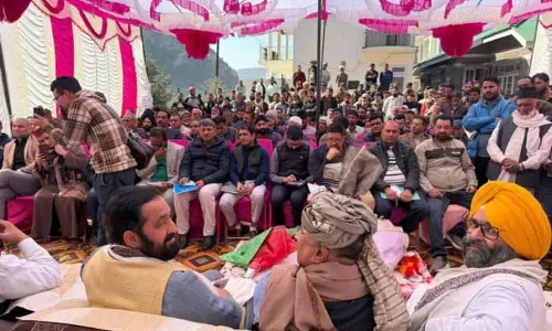 Khatana पुंछ में अलग-अलग जगहों पर जनता दरबार लगाते हैं