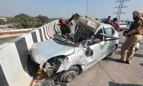 Ludhiana: सड़क दुर्घटना में कॉलेज छात्र समेत दो की मौत Ludhiana: सड़क दुर्घटना में कॉलेज छात्र समेत दो की मौत