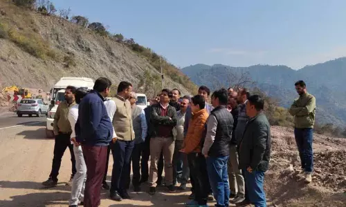 PWD के एग्जीक्यूटिव इंजीनियरों ने परवाणू-कैथलीघाट रोड पर स्लोप प्रोटेक्शन वर्क की बारीकियां सीखीं PWD के एग्जीक्यूटिव इंजीनियरों ने परवाणू-कैथलीघाट रोड पर स्लोप प्रोटेक्शन वर्क की बारीकियां सीखीं