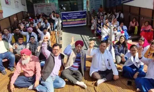 हेल्थ कर्मचारियों ने छुट्टी के भत्ते वापस लेने के विरोध में UT-वाइड 2 घंटे की हड़ताल की हेल्थ कर्मचारियों ने छुट्टी के भत्ते वापस लेने के विरोध में UT-वाइड 2 घंटे की हड़ताल की