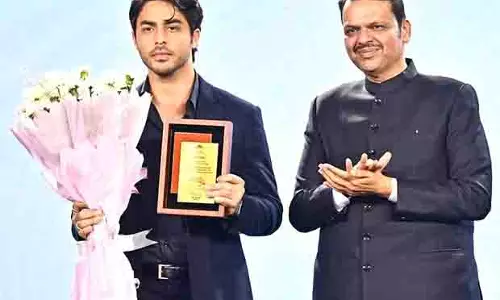 Aryan Khan को द बैड्स ऑफ बॉलीवुड के लिए बेस्ट डेब्यूटेंट डायरेक्टर का अवॉर्ड मिला Aryan Khan को द बैड्स ऑफ बॉलीवुड के लिए बेस्ट डेब्यूटेंट डायरेक्टर का अवॉर्ड मिला
