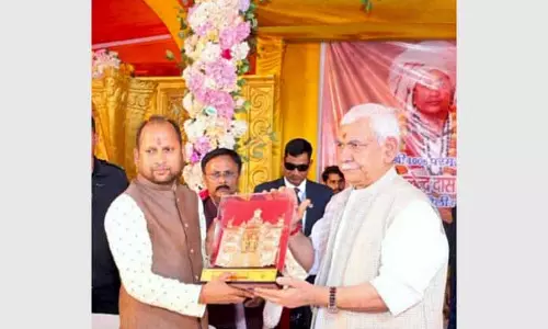 LG देवरिया के बंकटशिव में श्री लक्ष्मीनारायण मंदिर में महायज्ञ और प्राण-प्रतिष्ठा समारोह में शामिल हुए LG देवरिया के बंकटशिव में श्री लक्ष्मीनारायण मंदिर में महायज्ञ और प्राण-प्रतिष्ठा समारोह में शामिल हुए