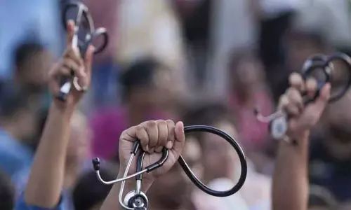 Kerala: डॉक्टरों की हड़ताल से मरीजों को परेशानी का सामना करना पड़ रहा है Kerala: डॉक्टरों की हड़ताल से मरीजों को परेशानी का सामना करना पड़ रहा है