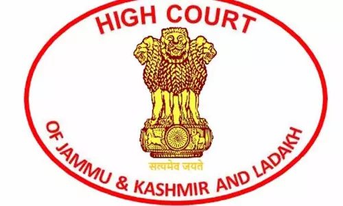 HC ने एडमिन को फटकार लगाई, 22 साल की आतंकी पीड़ित का मुआवजा दावा फिर से शुरू किया HC ने एडमिन को फटकार लगाई, 22 साल की आतंकी पीड़ित का मुआवजा दावा फिर से शुरू किया