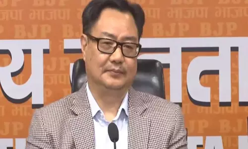 किरेन रिजिजू ने AI शिखर सम्मेलन में ‘शर्टलेस’ विरोध पर कांग्रेस पर निशाना साधा किरेन रिजिजू ने AI शिखर सम्मेलन में ‘शर्टलेस’ विरोध पर कांग्रेस पर निशाना साधा