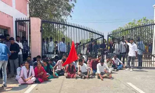 Tribal Students का कहना है कि यूनिवर्सिटी ने संथु सेवालाल की जयंती समारोह पर रोक लगा दी Tribal Students का कहना है कि यूनिवर्सिटी ने संथु सेवालाल की जयंती समारोह पर रोक लगा दी