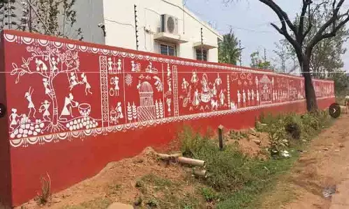Hometown Pride: काकरला हाउस की दीवारों ने स्थानीय लोगों का ध्यान खींचा Hometown Pride: काकरला हाउस की दीवारों ने स्थानीय लोगों का ध्यान खींचा