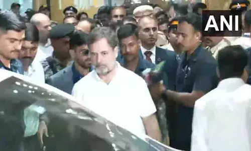 Rahul Gandhi भिवंडी कोर्ट में पेश हुए, सपकाल को गारंटर बताया Rahul Gandhi भिवंडी कोर्ट में पेश हुए, सपकाल को गारंटर बताया