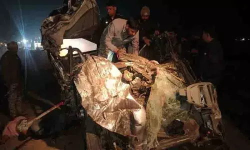 MP के बिंद में सड़क हादसा: बस-वैन की टक्कर में 4 की मौत, 7 घायल MP के बिंद में सड़क हादसा: बस-वैन की टक्कर में 4 की मौत, 7 घायल