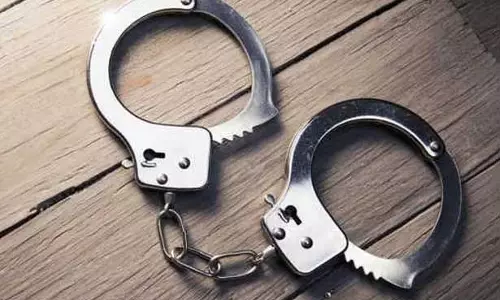 Shahi Mahatma Gang से जुड़ा मुख्य ड्रग सप्लायर पकड़ा गया Shahi Mahatma Gang से जुड़ा मुख्य ड्रग सप्लायर पकड़ा गया