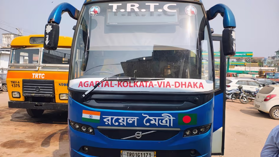 Agartala-ढाका-कोलकाता बस सर्विस एक साल से ज़्यादा समय बाद फिर से शुरू Agartala-ढाका-कोलकाता बस सर्विस एक साल से ज़्यादा समय बाद फिर से शुरू