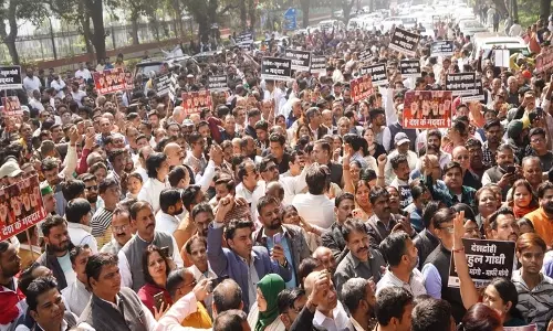 Delhi में सियासी टकराव, BJP ने राहुल से स्पष्टीकरण मांगा