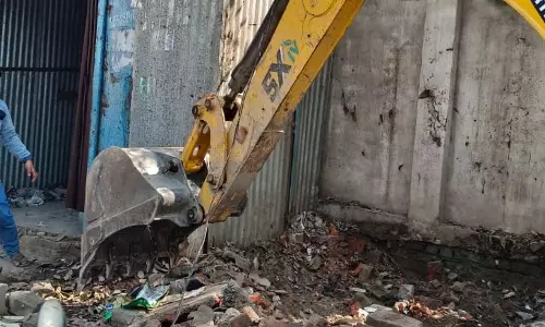 Bareilly: फतेहगंज पश्चिमी में हटाए गए अतिक्रमण Bareilly: फतेहगंज पश्चिमी में हटाए गए अतिक्रमण
