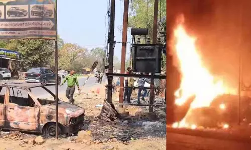 कटघोरा में ट्रांसफार्मर में शॉर्ट सर्किट से आग, पास खड़ी कार जलकर राख