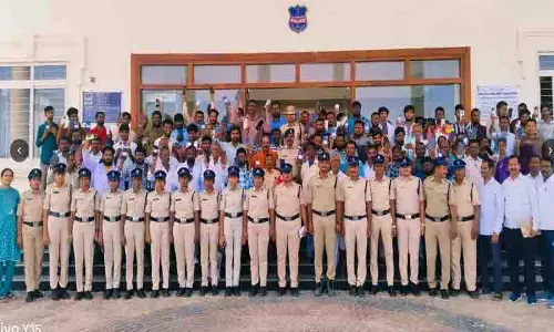 Suryapet पुलिस ने एक साल में 1,430 खोए हुए फोन लौटाए Suryapet पुलिस ने एक साल में 1,430 खोए हुए फोन लौटाए