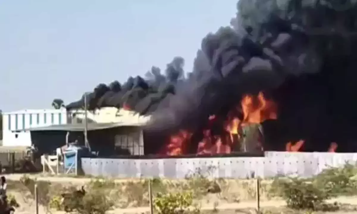 Telangana: जोगुलम्बा गडवाल में ड्रिप पाइप फैक्ट्री में भीषण आग Telangana: जोगुलम्बा गडवाल में ड्रिप पाइप फैक्ट्री में भीषण आग