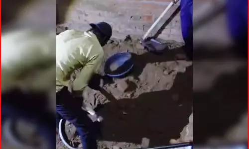 बाप रे! बड़े भाई की हत्या कर घर में ही गाड़ा, ऐसे रची पूरी साजिश, सन्न रह गया पूरा इलाका बाप रे! बड़े भाई की हत्या कर घर में ही गाड़ा, ऐसे रची पूरी साजिश, सन्न रह गया पूरा इलाका