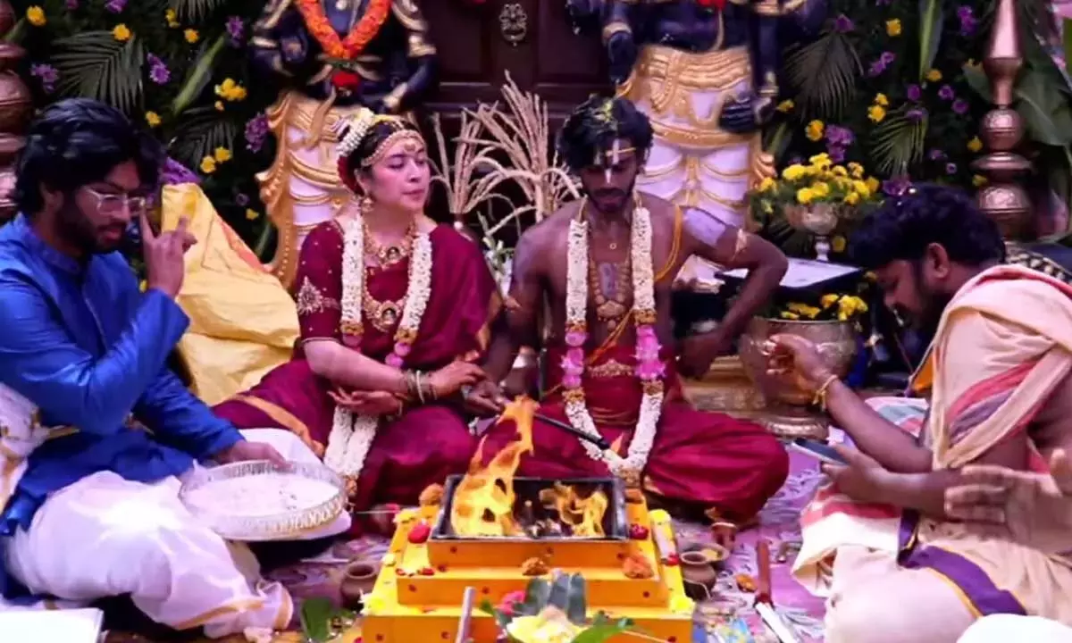 Andhra: चित्तूर के एक व्यक्ति ने अमेरिकी लड़की से शादी की Andhra: चित्तूर के एक व्यक्ति ने अमेरिकी लड़की से शादी की