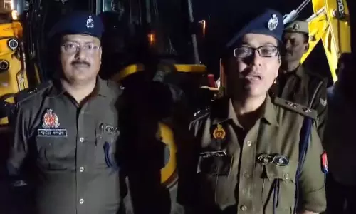 Kanpur देहात में एक वाहन के तालाब में गिरने से चार लोगों की मौत