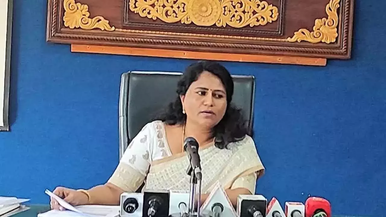Karnataka: डिप्टी कमिश्नर की कोर्ट स्पेशल ड्राइव में लंबे समय से पेंडिंग रेवेन्यू केस निपटाएगी Karnataka: डिप्टी कमिश्नर की कोर्ट स्पेशल ड्राइव में लंबे समय से पेंडिंग रेवेन्यू केस निपटाएगी