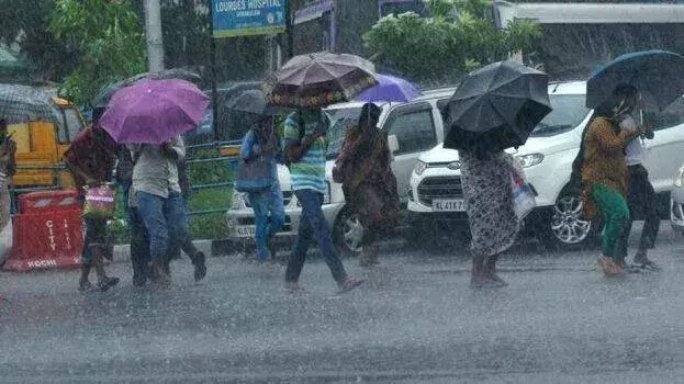 kerala में गर्मी की बारिश; अगले तीन घंटों के लिए दो जिलों के लिए ऑरेंज अलर्ट जारी kerala में गर्मी की बारिश; अगले तीन घंटों के लिए दो जिलों के लिए ऑरेंज अलर्ट जारी