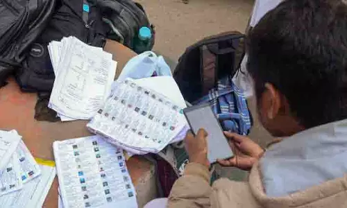 केरल में SIR के बाद फाइनल वोटर लिस्ट पब्लिश हुई; करीब 9 लाख नाम हटाए गए केरल में SIR के बाद फाइनल वोटर लिस्ट पब्लिश हुई; करीब 9 लाख नाम हटाए गए