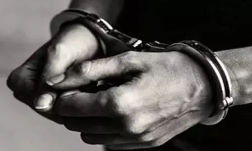 दो Drug तस्कर गिरफ्तार, प्रतिबंधित पदार्थ की सप्लाई में थे शामिल दो Drug तस्कर गिरफ्तार, प्रतिबंधित पदार्थ की सप्लाई में थे शामिल