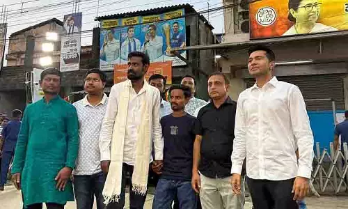 Rebel Leader अभिषेक के साथ तृणमूल में शामिल; प्रतीक विवाद Rebel Leader अभिषेक के साथ तृणमूल में शामिल; प्रतीक विवाद