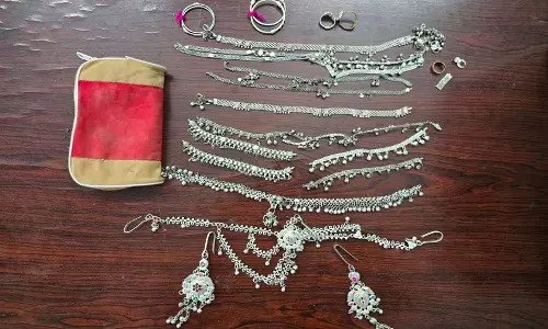 3 बालक चोरी के पांच मामलों में गिरफ्तार, दो सूने मकान से चोरी का खुलासा 3 बालक चोरी के पांच मामलों में गिरफ्तार, दो सूने मकान से चोरी का खुलासा