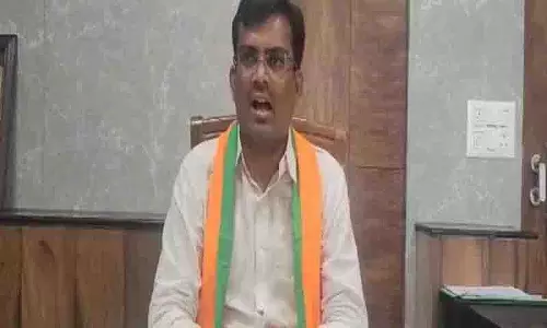 Karnataka के बीजेपी विधायक चंद्रू लमानी ₹5 लाख रिश्वत के आरोप में गिरफ्तार Karnataka के बीजेपी विधायक चंद्रू लमानी ₹5 लाख रिश्वत के आरोप में गिरफ्तार