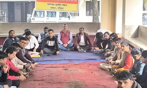 Haridwar: आय प्रमाण पत्र विवाद में अधिवक्ता-लेखपाल आमने-सामने Haridwar: आय प्रमाण पत्र विवाद में अधिवक्ता-लेखपाल आमने-सामने