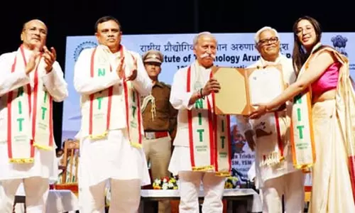 राज्यपाल ने NEET ग्रेजुएट्स से कहा, देश के बारे में सोचें, असली समस्याओं का हल निकालें राज्यपाल ने NEET ग्रेजुएट्स से कहा, देश के बारे में सोचें, असली समस्याओं का हल निकालें