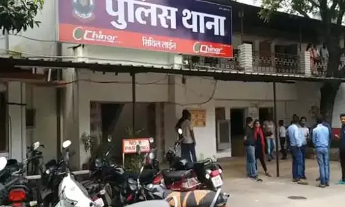 सत बहनिया मंदिर के पास नाबालिगों का विवाद बना खूनी संघर्ष, चाकू से हमला, किशोर गंभीर सत बहनिया मंदिर के पास नाबालिगों का विवाद बना खूनी संघर्ष, चाकू से हमला, किशोर गंभीर