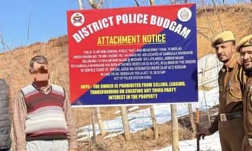 बडगाम पुलिस की कार्रवाई, आतंकी नेटवर्क से जुड़ी जेकेएनओपी की संपत्ति अटैच बडगाम पुलिस की कार्रवाई, आतंकी नेटवर्क से जुड़ी जेकेएनओपी की संपत्ति अटैच