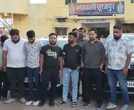 रौला दिखाया...सड़क जाम कर जन्मदिन मनाना पड़ा महंगा, रईसजादों का निकला जुलूस रौला दिखाया...सड़क जाम कर जन्मदिन मनाना पड़ा महंगा, रईसजादों का निकला जुलूस