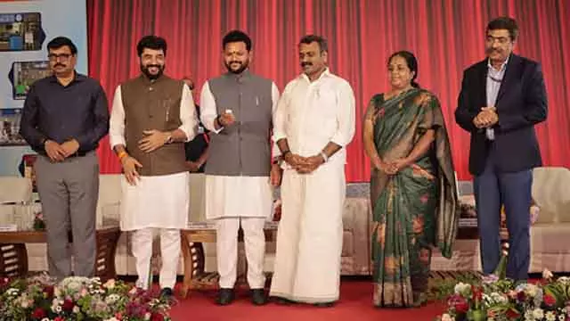 कोयंबटूर एयरपोर्ट के विस्तार का काम जल्द शुरू होगा: Union Minister कोयंबटूर एयरपोर्ट के विस्तार का काम जल्द शुरू होगा: Union Minister