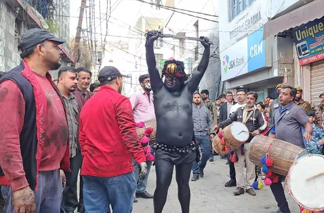 Jammu and Kashmir: भैरव देव झांकी से शहर में भक्तिमय वातावरण Jammu and Kashmir: भैरव देव झांकी से शहर में भक्तिमय वातावरण