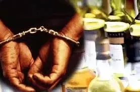 UP News एम्बुलेंस में शराब की तस्करी करने वाले दो तस्कर गिरफ्तार UP News एम्बुलेंस में शराब की तस्करी करने वाले दो तस्कर गिरफ्तार