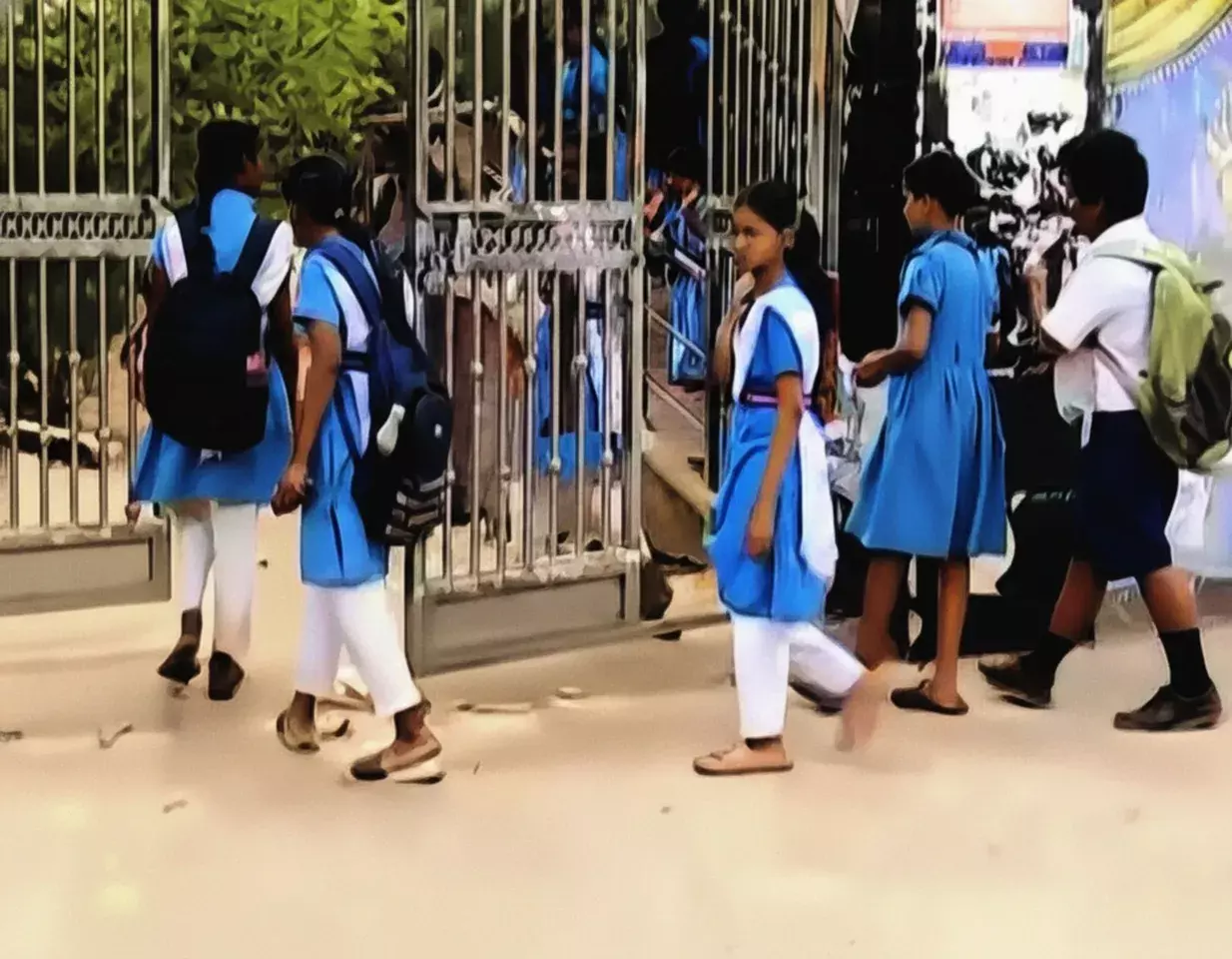 Odisha: 2024-25 में स्कूल छोड़ने की दर बढ़कर 15%, पढ़ाई का दबाव और आर्थिक तनाव मुख्य कारण Odisha: 2024-25 में स्कूल छोड़ने की दर बढ़कर 15%, पढ़ाई का दबाव और आर्थिक तनाव मुख्य कारण
