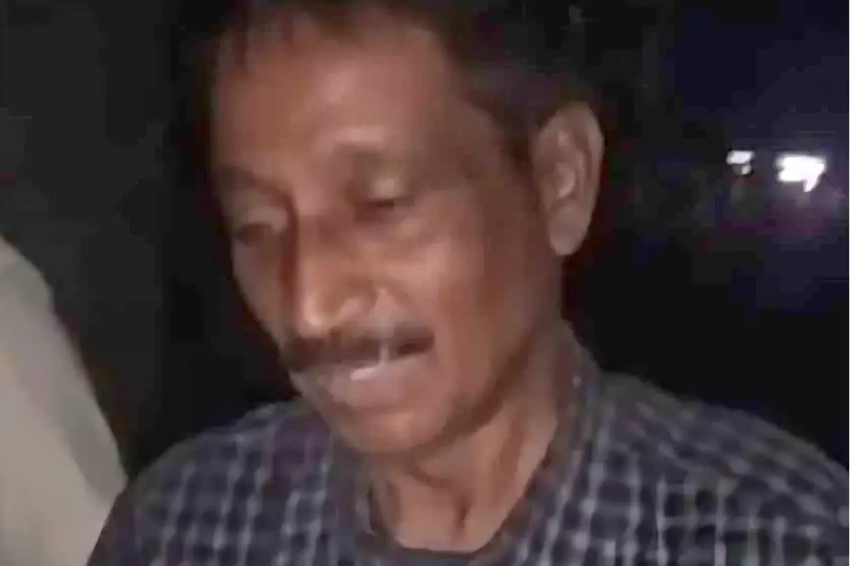 Bengal में स्कूल टीचर ने अपने घर के बाहर खेल रहे बच्चों पर गोली चलाई, गिरफ्तार Bengal में स्कूल टीचर ने अपने घर के बाहर खेल रहे बच्चों पर गोली चलाई, गिरफ्तार