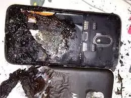 Rewa: मोबाइल की पुरानी बैटरी ब्लास्ट होने से दो बच्चे घायल Rewa: मोबाइल की पुरानी बैटरी ब्लास्ट होने से दो बच्चे घायल